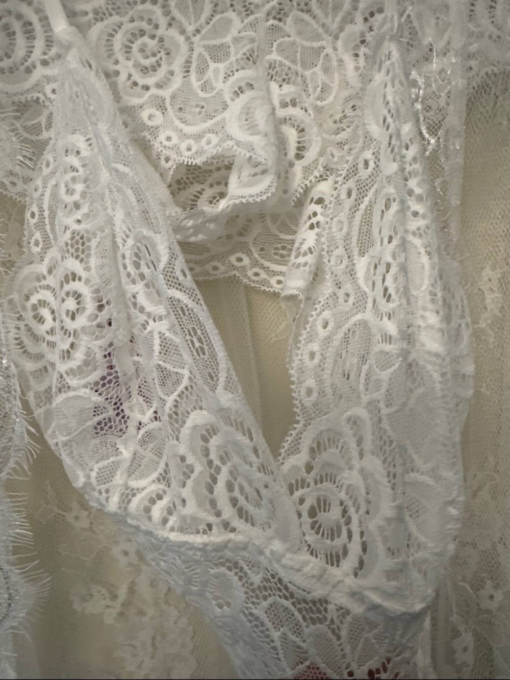 White Lace Sheer Robe and Bralette Set - Picture 4 of 10